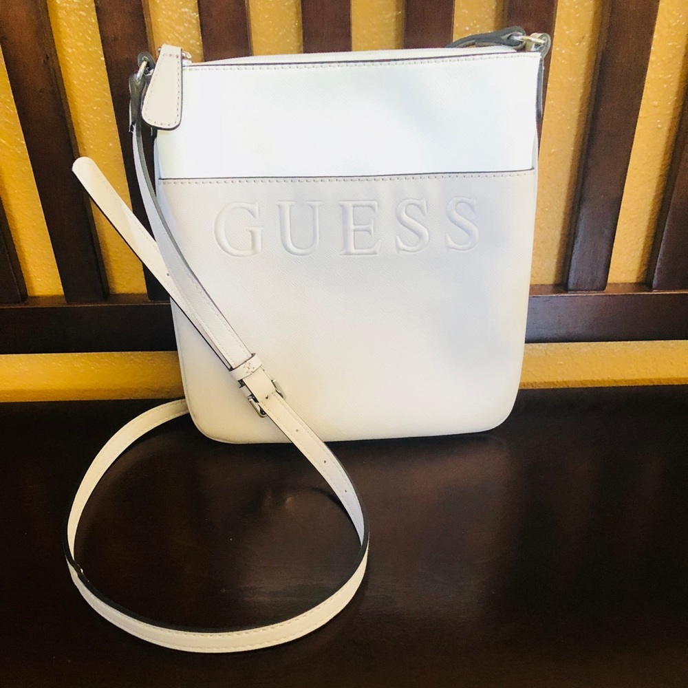 💕💕Guess crossbody purse💕💕